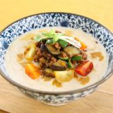 冷たいとんこつ風豆乳カレーラーメン