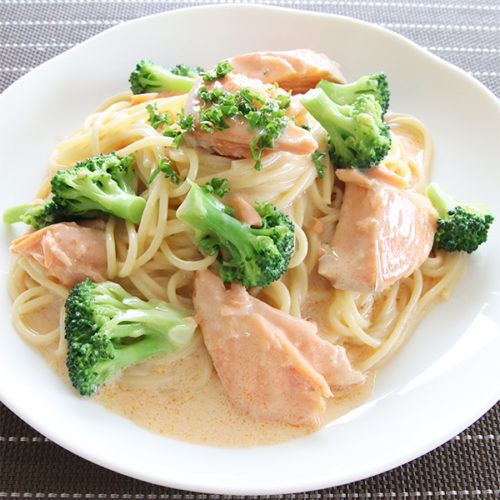 鮭とブロッコリーのクリームパスタのレシピ 業務用ラーメンスープ タレ Com 業務用ラーメンスープ たれ ガラスープのことなら和弘食品へ 鮭とブロッコリーのクリームパスタのレシピ 業務用ラーメンスープ タレ Com 業務用ラーメンスープ たれ ガラスープのことなら和弘食品へ