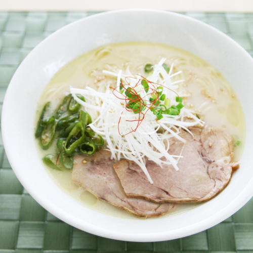 青唐辛子入り辛い鶏白湯ラーメン