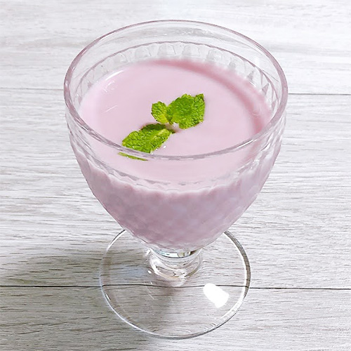 北海道アロニアソースで作るラッシー