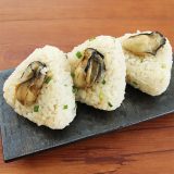 牡蠣おにぎり